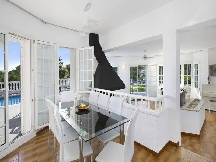 Casa rural para 9 personas, con Terraza además de Jardín y Piscina en la Costa Brava - 4