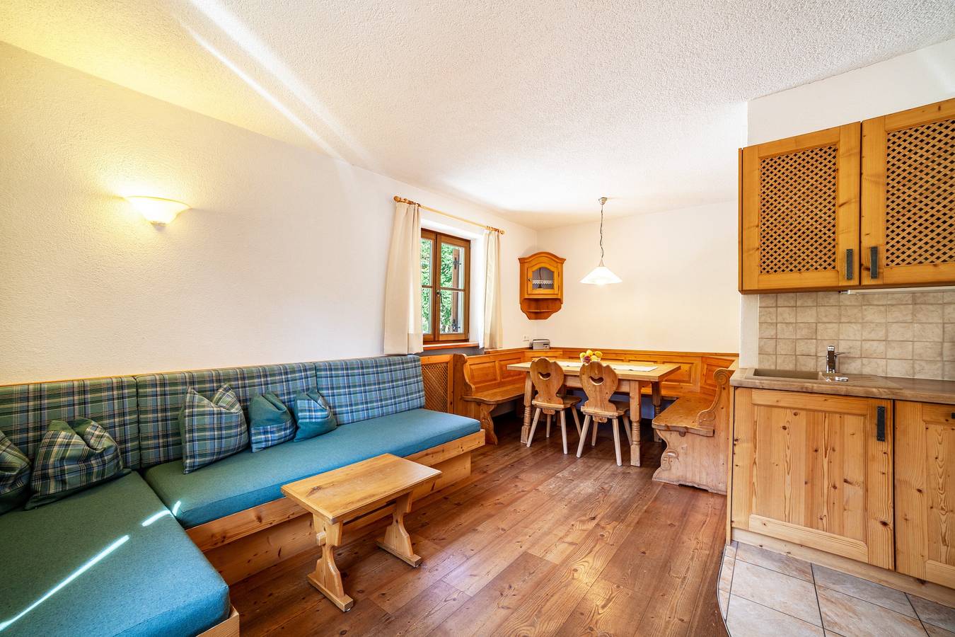 Entire apartment, Holiday Apartment "Hof am Schloss Enzian" with Mountain View and Wi-Fi in Lichtenberg - Montechiaro, Prad at the Stelvio Pass