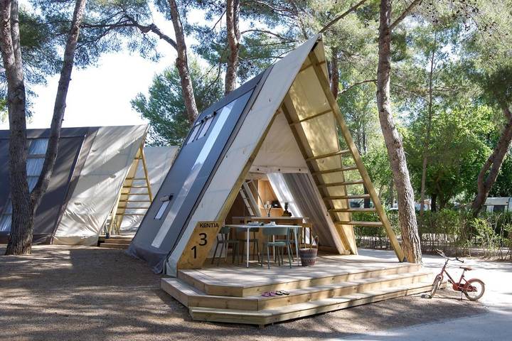Camping pour 4 personnes, avec jardin et vue ainsi que bassin pour enfant et piscine à Tarragone - 3