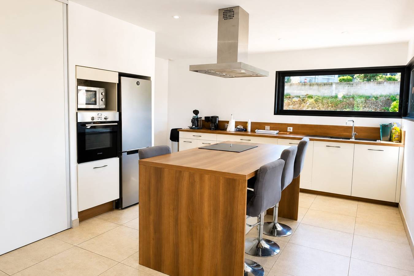 Appartement entier, Maison spacieuse avec vue sur mer et montagne in Bastelicaccia, Région d'Ajaccio