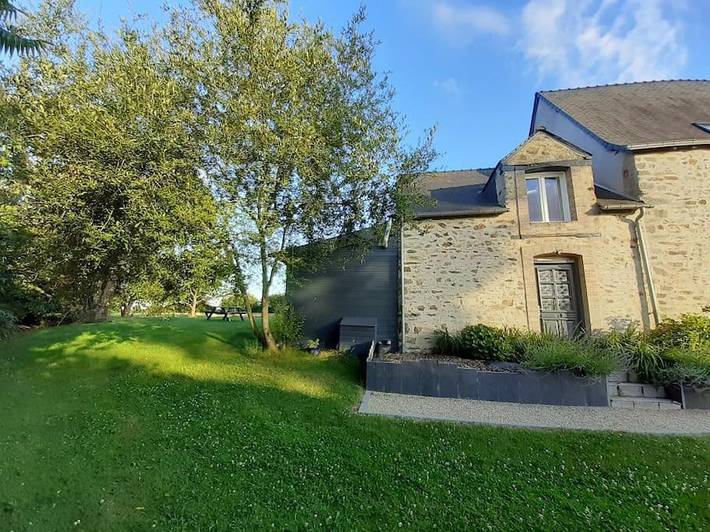 Gîte pour 4 personnes, avec terrasse et jardin à L'Huisserie