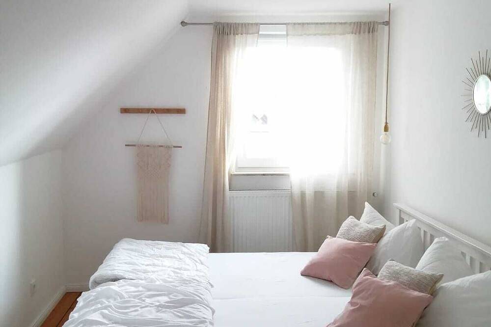 Ferienhaus am Neustädter See mit großem Garten und Spielplatz, 3 Minuten zum See in Barracuda Beach, Neustadt-Glewe
