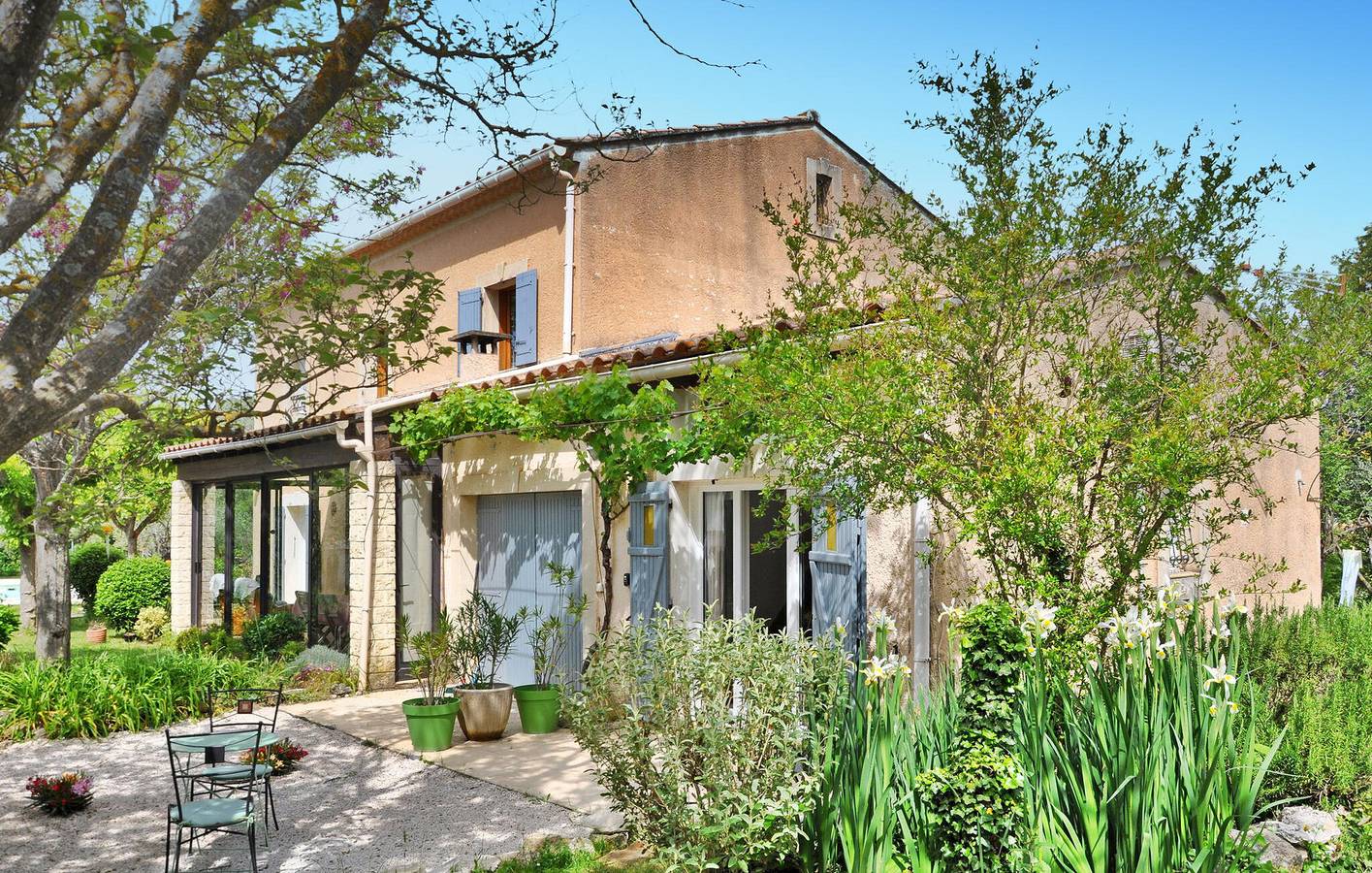 Acogedor apartamento con piscina y aparcamiento, a 1,5 km de Pernes in Pernes-les-Fontaines, Parque natural regional del Mont Ventoux