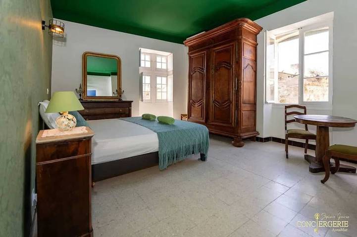 Château pour 21 personnes, avec jardin dans le Gard - 4