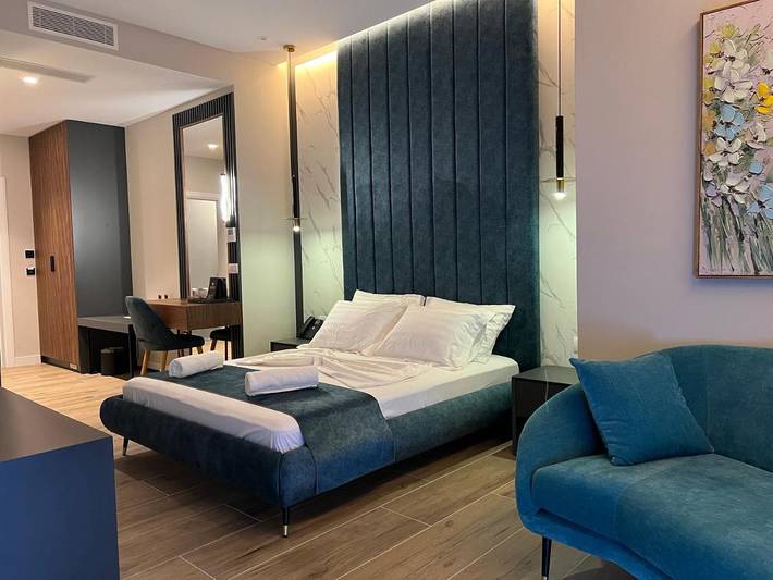 Hôtel pour 3 personnes, avec Terrasse et Jardin ainsi que Piscine et Vue dans Lezhë