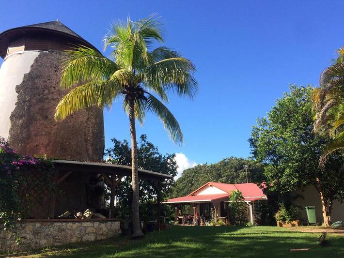 Chambre d’hôte pour 2 personnes, avec piscine ainsi que jardin et vue en Guadeloupe