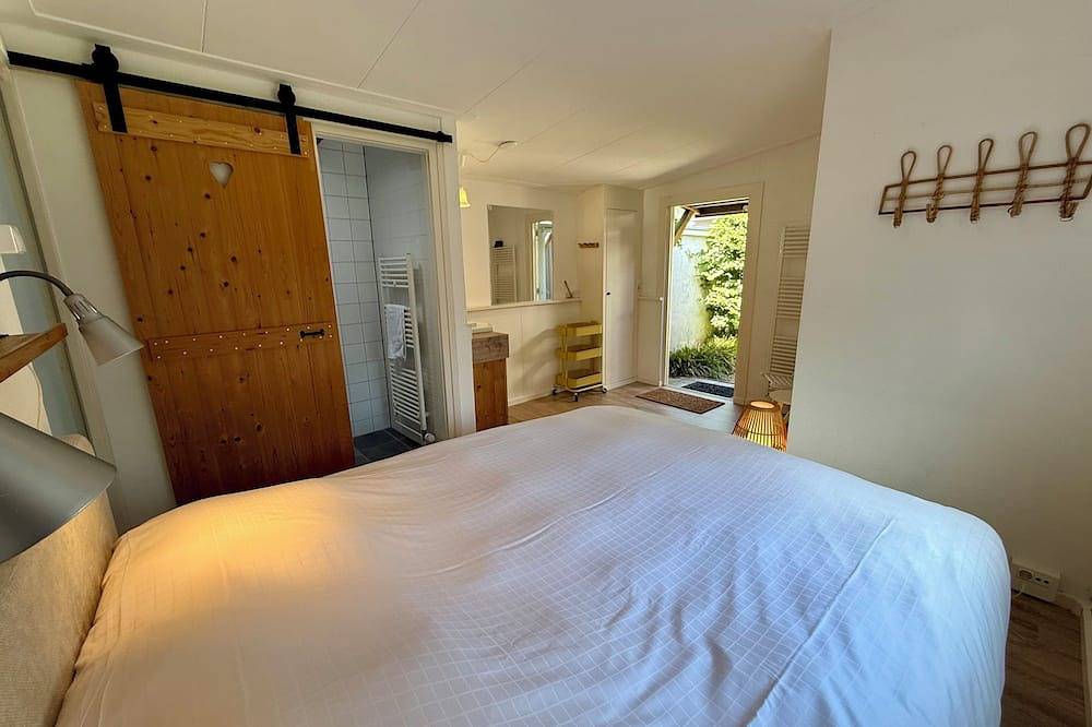 Geheel appartement, Gelijkvloerse, volledig uitgeruste, vakantiewoning met eigen terras. in Bergen (Noord-Holland), Noord-Holland - Kust van de Noordzee