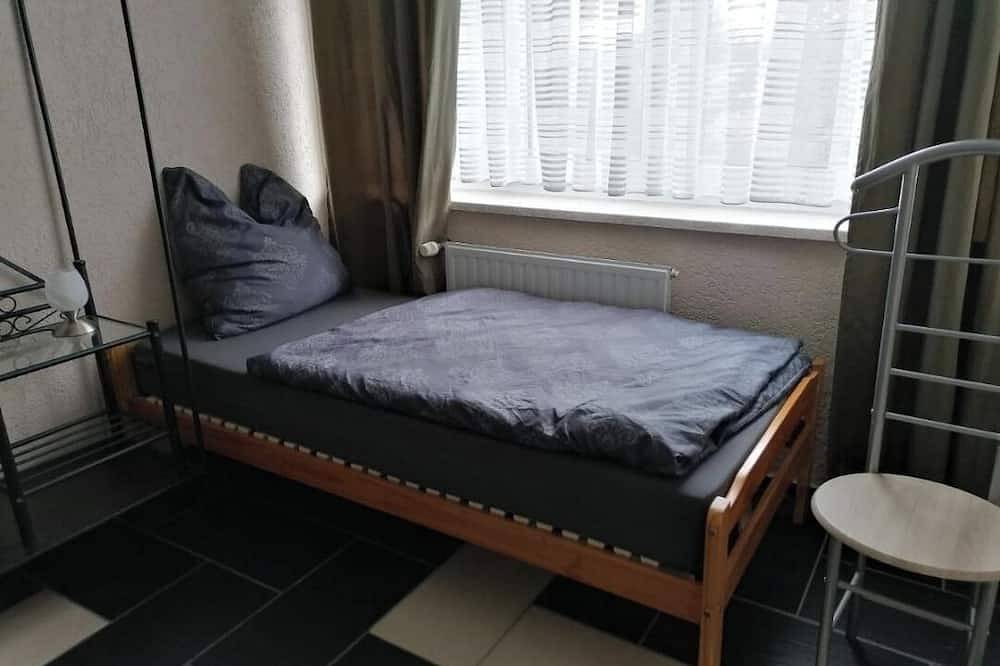 Ganze Wohnung, Ferienwohnung Civrilli 2 direkt an der B91 in Teuchern, Saale-Unstrut