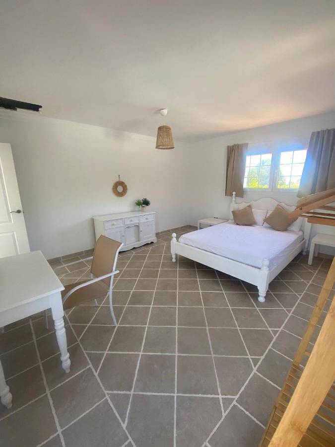 Casa rural para 12 personas, con Balcón y Terraza además de Jardín y Piscina en La Línea de la Concepción - 4