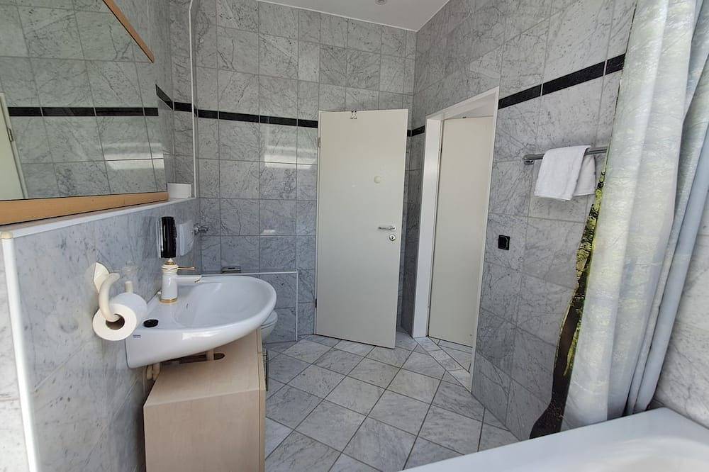 Komfortable Zimmer mit Küche – Perfekt für Erholung, Arbeit und Austausch - in Züschen, Winterberg