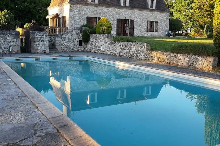 Location de vacances pour 8 personnes, avec jardin à Capdrot