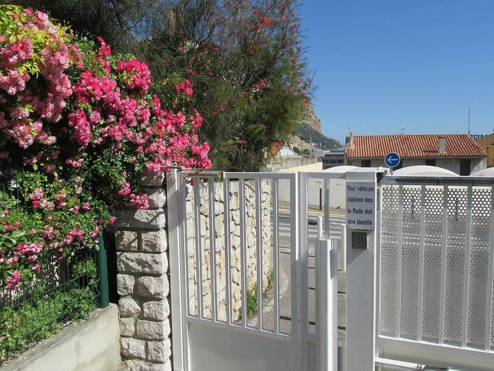 Gîte pour 4 personnes, avec terrasse dans Plage De L Anse De L Arene - 3