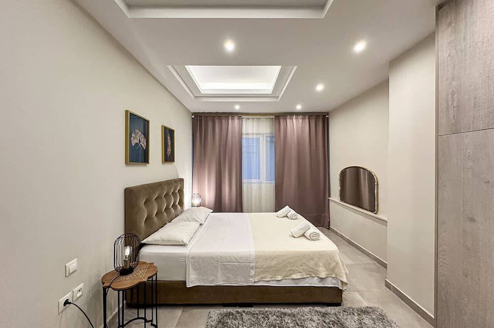 Entire apartment, Contemporary & Spacious Renovated Apt, Dt Syntagma in Central Section of Athens, Athens