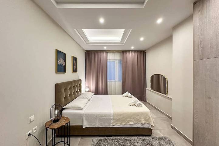 Entire apartment, Contemporary & Spacious Renovated Apt, Dt Syntagma in Central Section of Athens, Athens