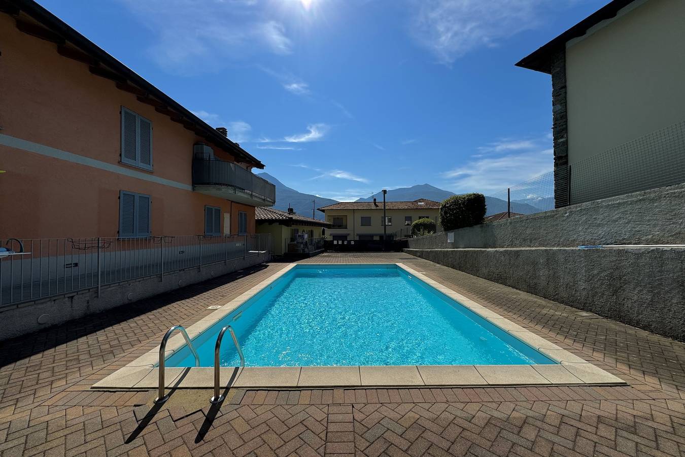 Ganze Wohnung, Veranda Beach Apartment mit Pool & Garten, Bellera in Calozzo, Pianello del Lario