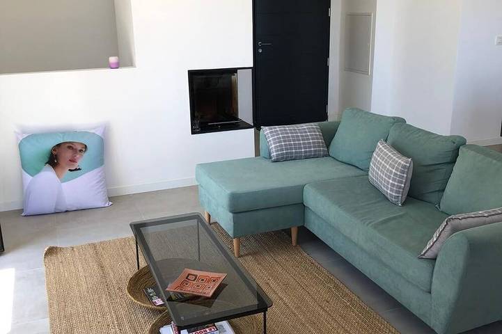 Experience Villa Hugo: Brand new, accommodates 8 people, with a heated pool. in Erbalunga, Brando