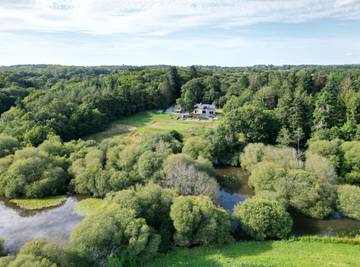 Gîte pour 11 personnes, avec jardin et terrasse à Baguer-Morvan