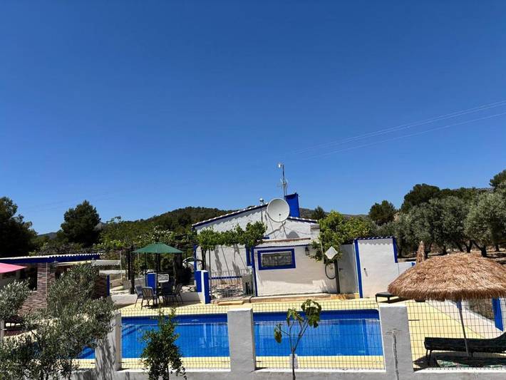 Casa rural para 8 personas, con Terraza y Jardín además de Piscina y Vistas en Elda - 4