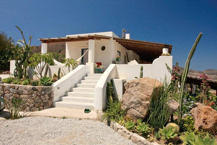 Chambre d’hôte pour 2 personnes, avec Terrasse et Jardin ainsi que Piscine et Vue à Lipari