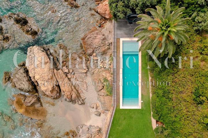 Villa per 14 persone, con piscina e panorama nonché giardino a Ajaccio