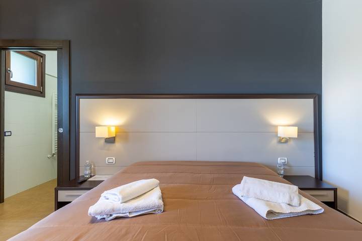 Lustru Room with Mountain View, Wi-Fi, and Air Conditioning in Mazzarino, Caltanissetta provins