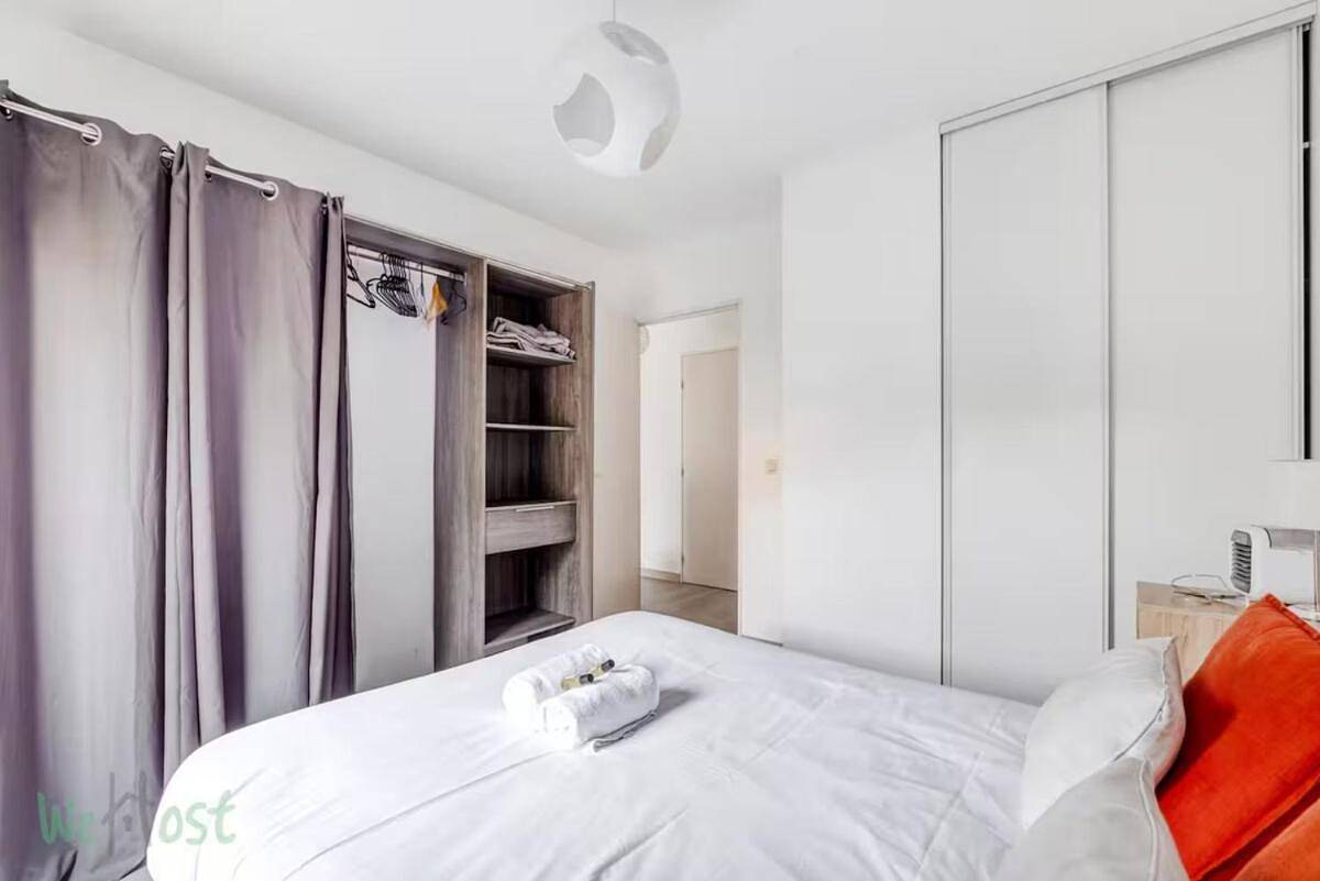 Appartement entier, T2 lumineux 4 pers avec piscine + balcon in Écully, Lyon et ses environs
