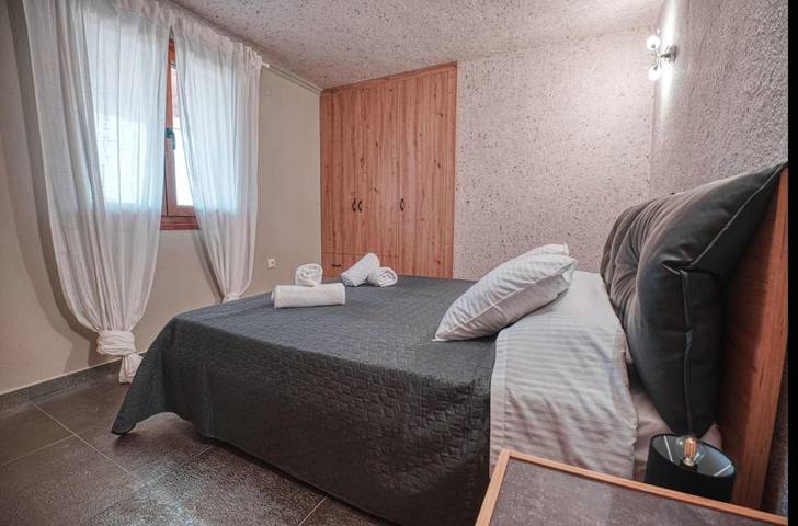 Location de vacances pour 4 personnes, avec jardin ainsi que piscine et vue dans Ormos Panagias - 3