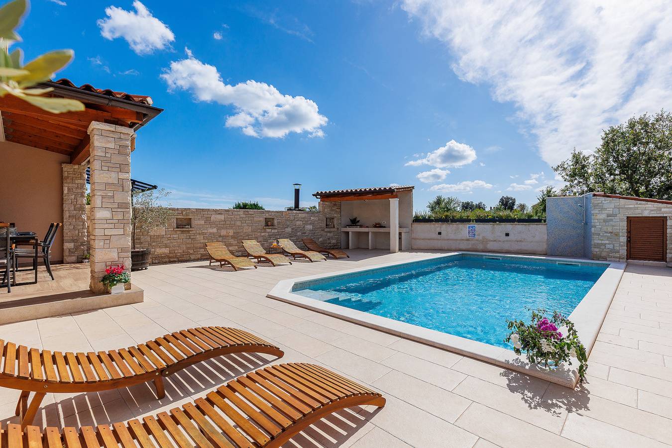 Reizende Villa mit 2 Schlafzimmern und beheiztem Pool, in der Nähe des Strandes Duga Uvala in Marčana, Südküste Istrien