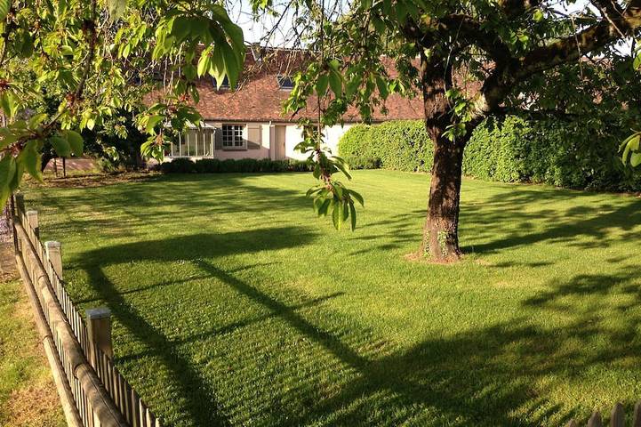 Gîte pour 8 personnes, avec jardin et balcon à Saint-Luperce