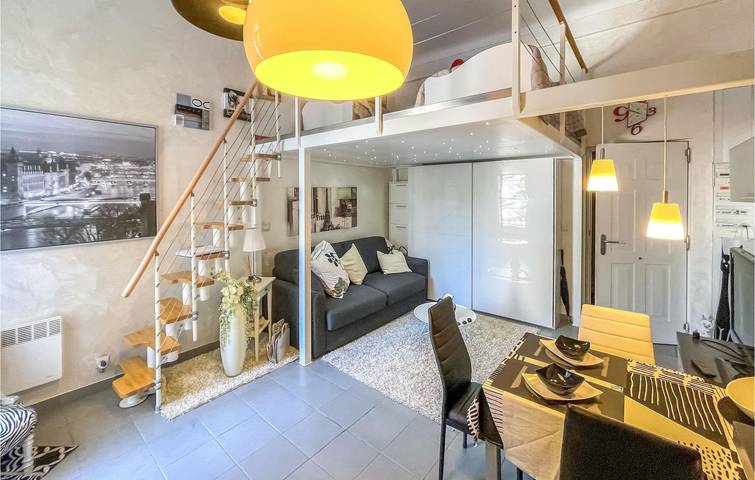 Appartement de vacances entier, Apt en bord de mer avec parking, cuisine et Internet in Menton, Côte méditerranéenne (France)