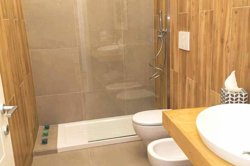 Triple Room 'Orchidea Celeste' with Sea View, Wi-Fi and Air Conditioning in Manfredonia, Gargano