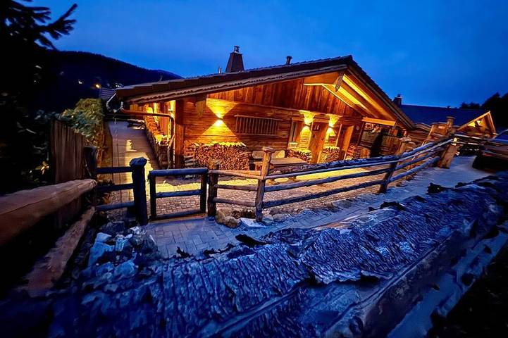 Ferienwohnung für 2 Personen, mit Balkon und Whirlpool sowie Garten und Sauna
