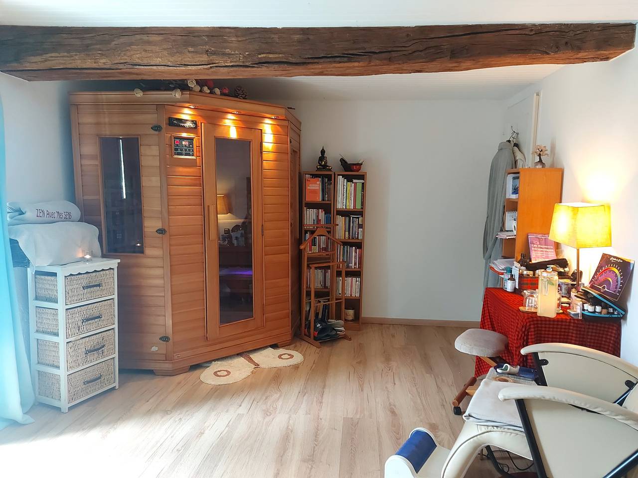 Chalet 'Midden in de natuur' met privéterras, gedeelde tuin en wifi, foto 13