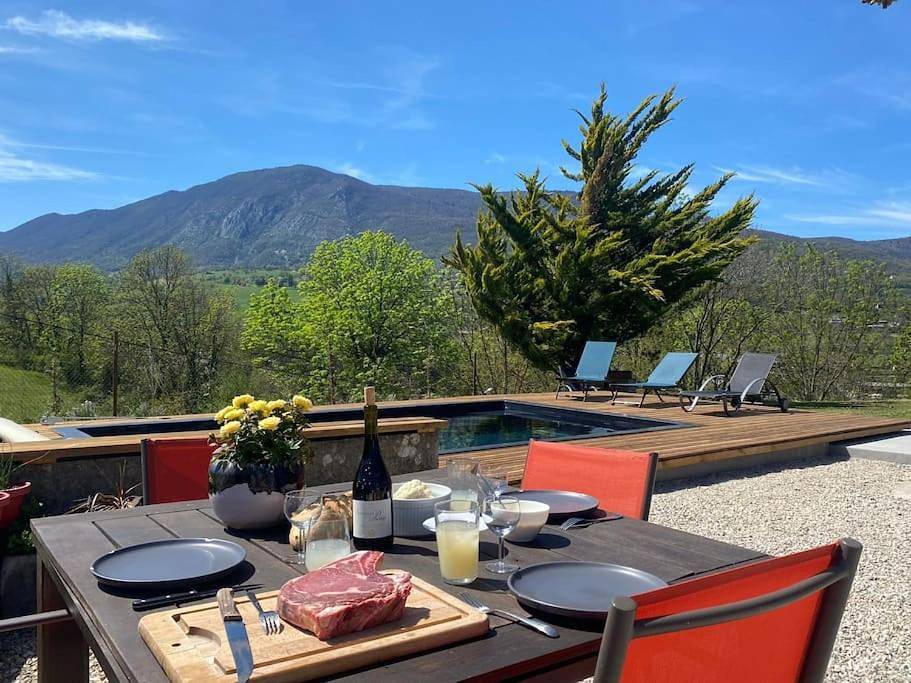Appartement entier, Two-Bedroom Apartment in Saint-Jean-en-Royans, Parc naturel régional du Vercors