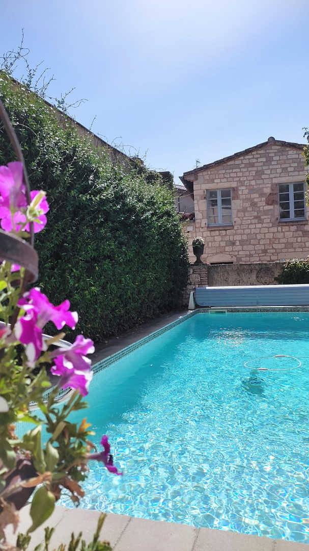 Gîte pour 6 personnes, avec Terrasse ainsi que Jardin et Piscine à Castelnau-de-Montmiral