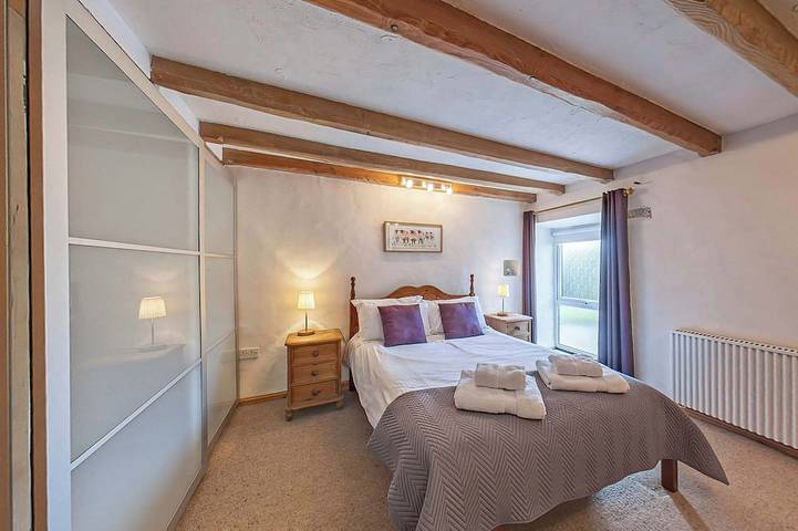 Beautiful 16th Century Ty Cerrig Cottage -set in stunning grounds with great views in Denbighshire