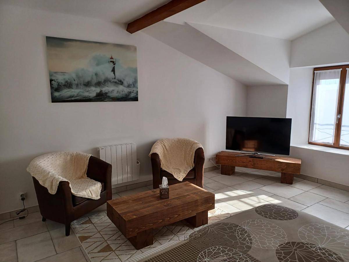Double Room with Private Bathroom in Thairé, Région de La Rochelle