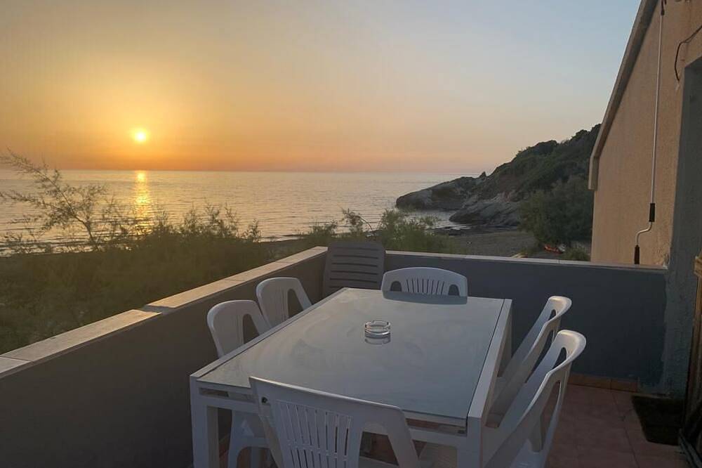 Apartamento entero, Apartment panoramic view on the beach of Farinole in Farinole, Region de Calvi