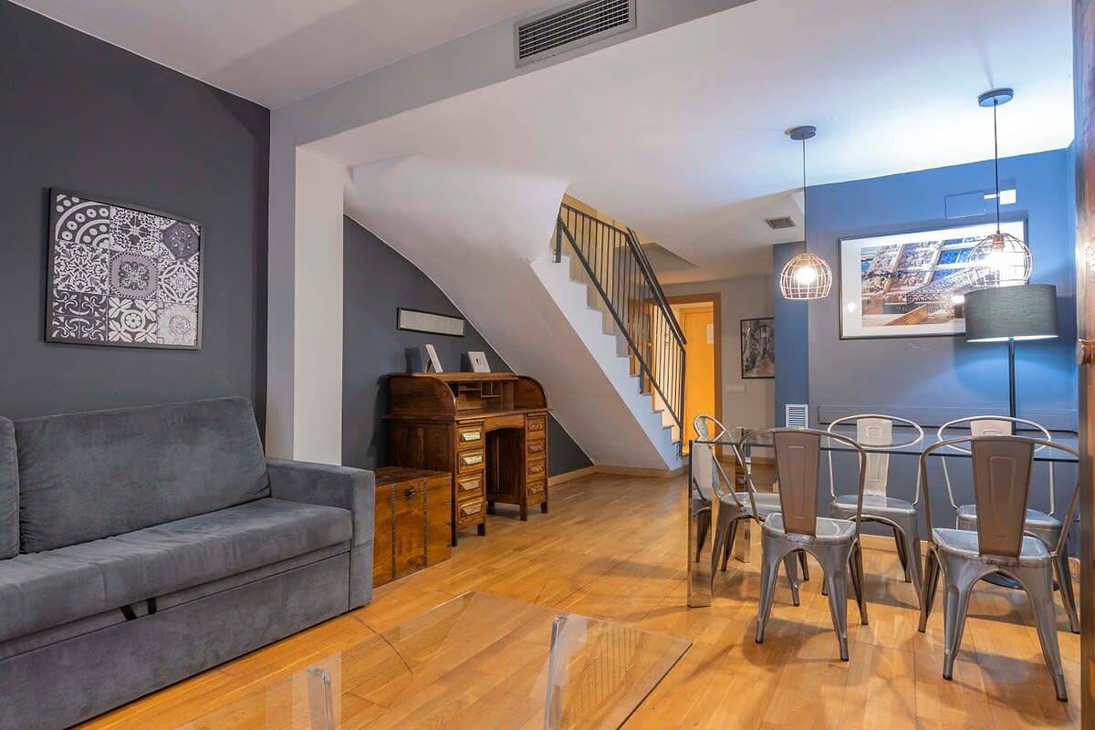 Ganze Wohnung, Duplex with terrace in Eixample district in Barcelona Zentrum, Barcelona