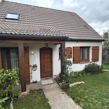 Gîte pour 8 personnes, avec piscine ainsi que jardin et terrasse à Thorigny-sur-Marne
