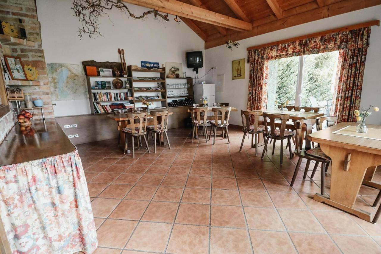Double Room in Apetlon, Neusiedlersee-Hügelland