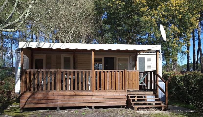 Camping pour 6 personnes, avec Terrasse et Bassin pour enfant ainsi que Piscine et Sauna à Parentis-en-Born