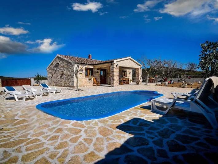 Ferienhaus für 8 Personen, mit Pool und Garten in Općina Stankovci