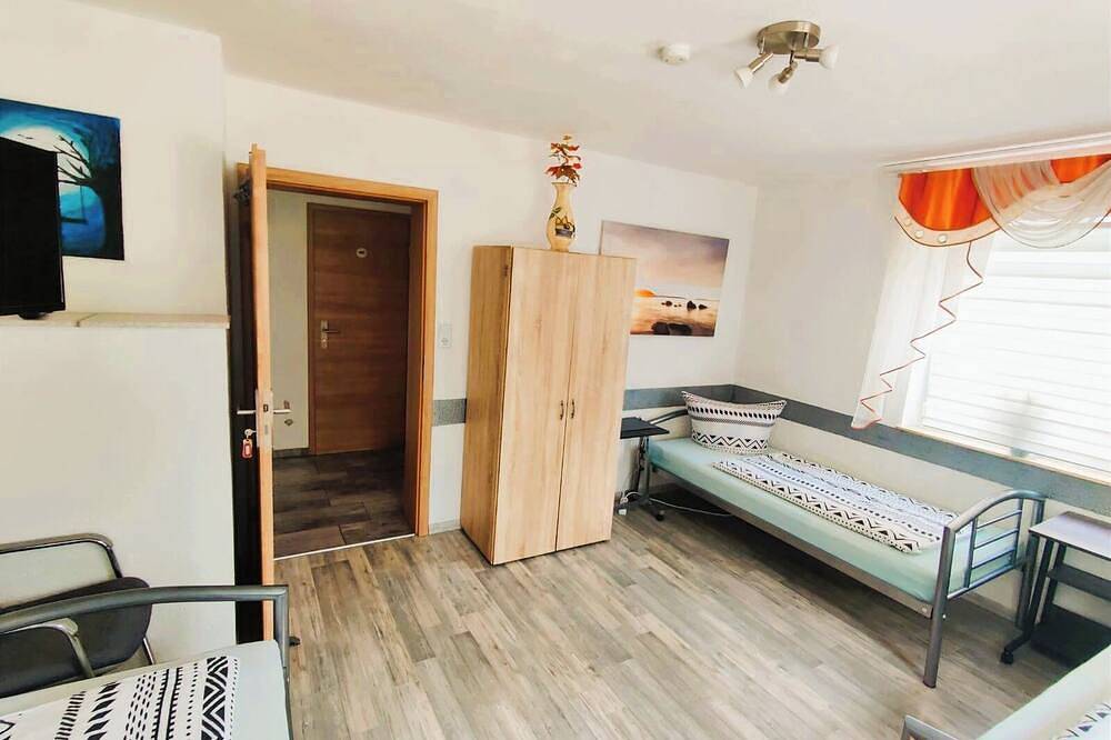 Ganze Wohnung, Ferienwohnung \"Gartenblick\" in Laupheim, Landkreis Biberach
