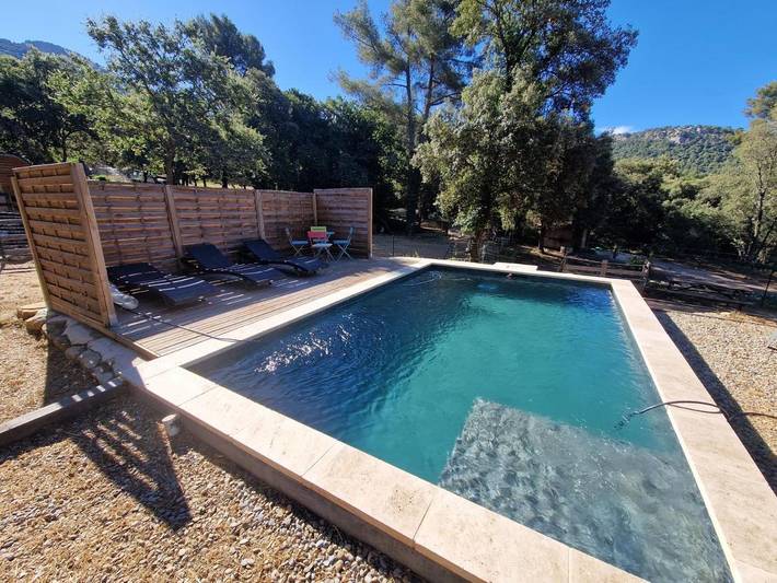 Location de vacances pour 6 personnes, avec jardin et vue ainsi que terrasse et piscine à Évenos - 3
