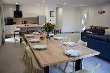 Location de vacances pour 8 personnes, avec jacuzzi et jardin à La Redorte