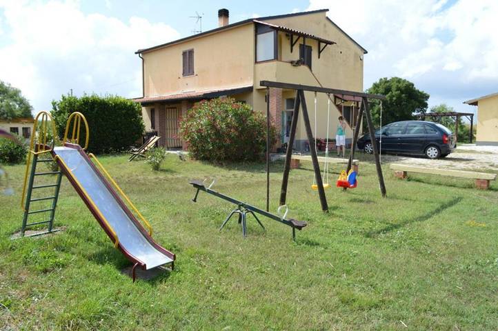 Agriturismo per 3 persone, con panorama e giardino in Piombino