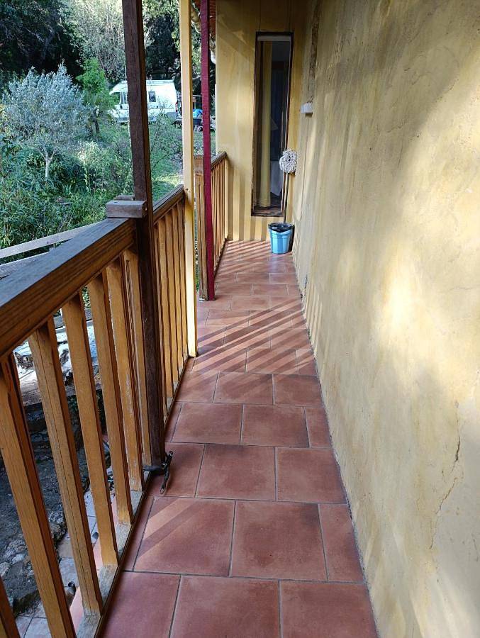 Gîte pour 5 personnes, avec vue et balcon à Les Mayons - 2