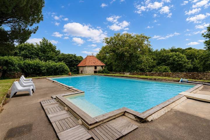 Maison de vacances « Logis Vendéen, 40 min de la mer »  14pers -  piscine , terrasse et Wi-Fi in Saint-Étienne-du-Bois, Vallée de la Loire