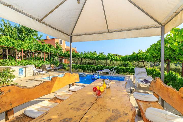 Ferienwohnung für 3 Personen, mit Balkon/Terrasse und Pool in Pula - 4